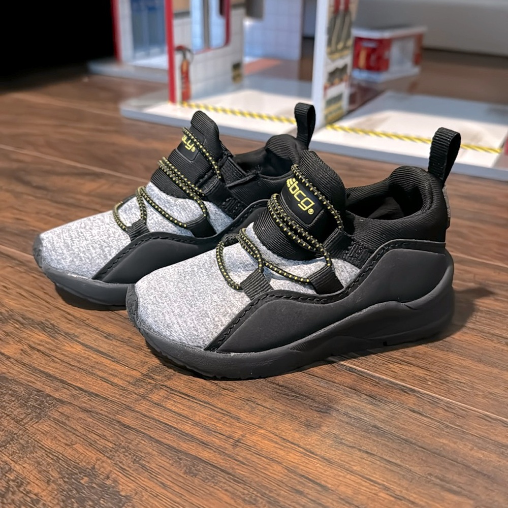 Bcg no lace tennis shoes 5c